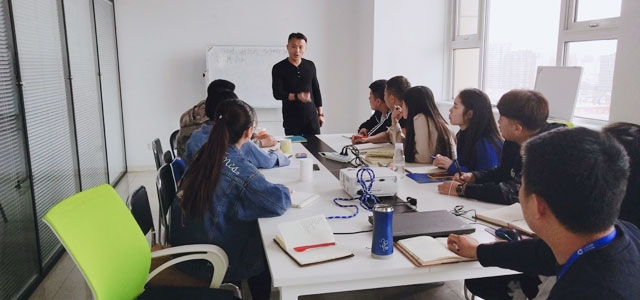 南方網通總部梁總、瞿總蒞臨艾易網絡公司指導工作